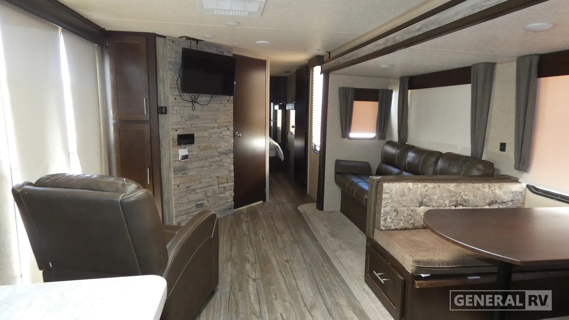 2018 Forest River Cherokee 274VFK - Photo 3