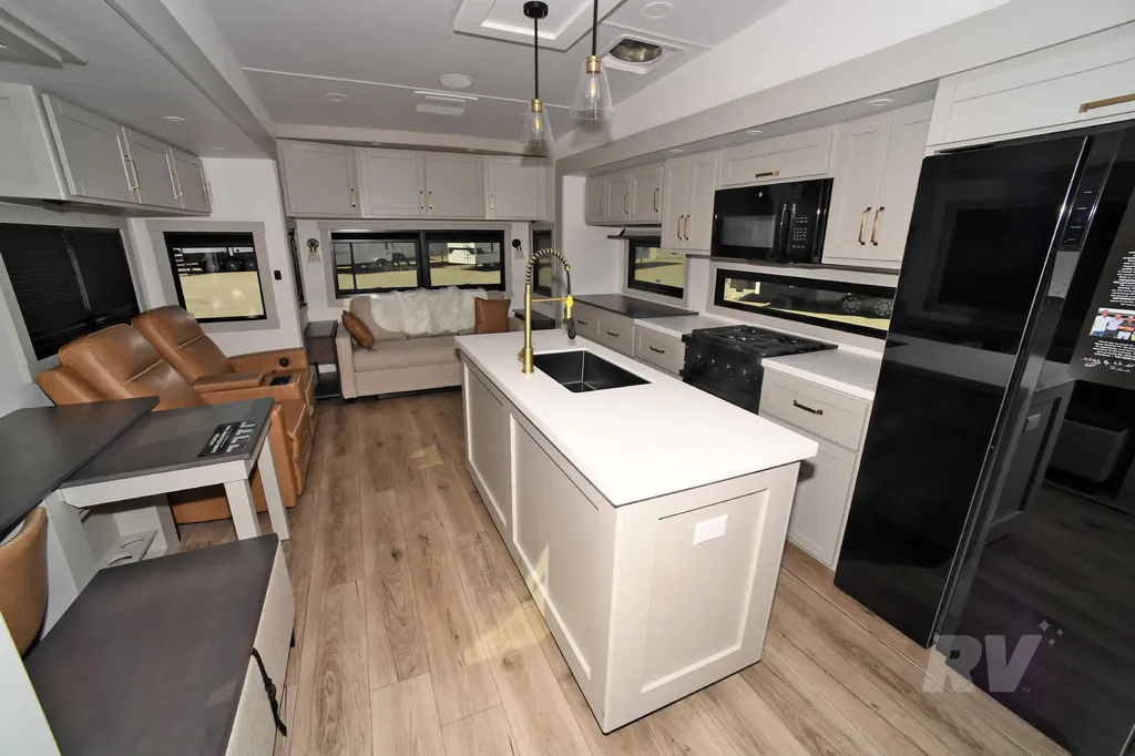 2026 Brinkley Model Z 3600, Photos photo 11
