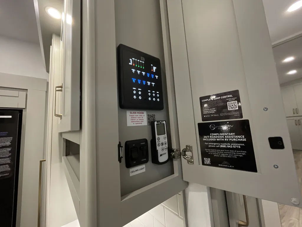 2026 Brinkley Model Z 3600, Photos photo 25