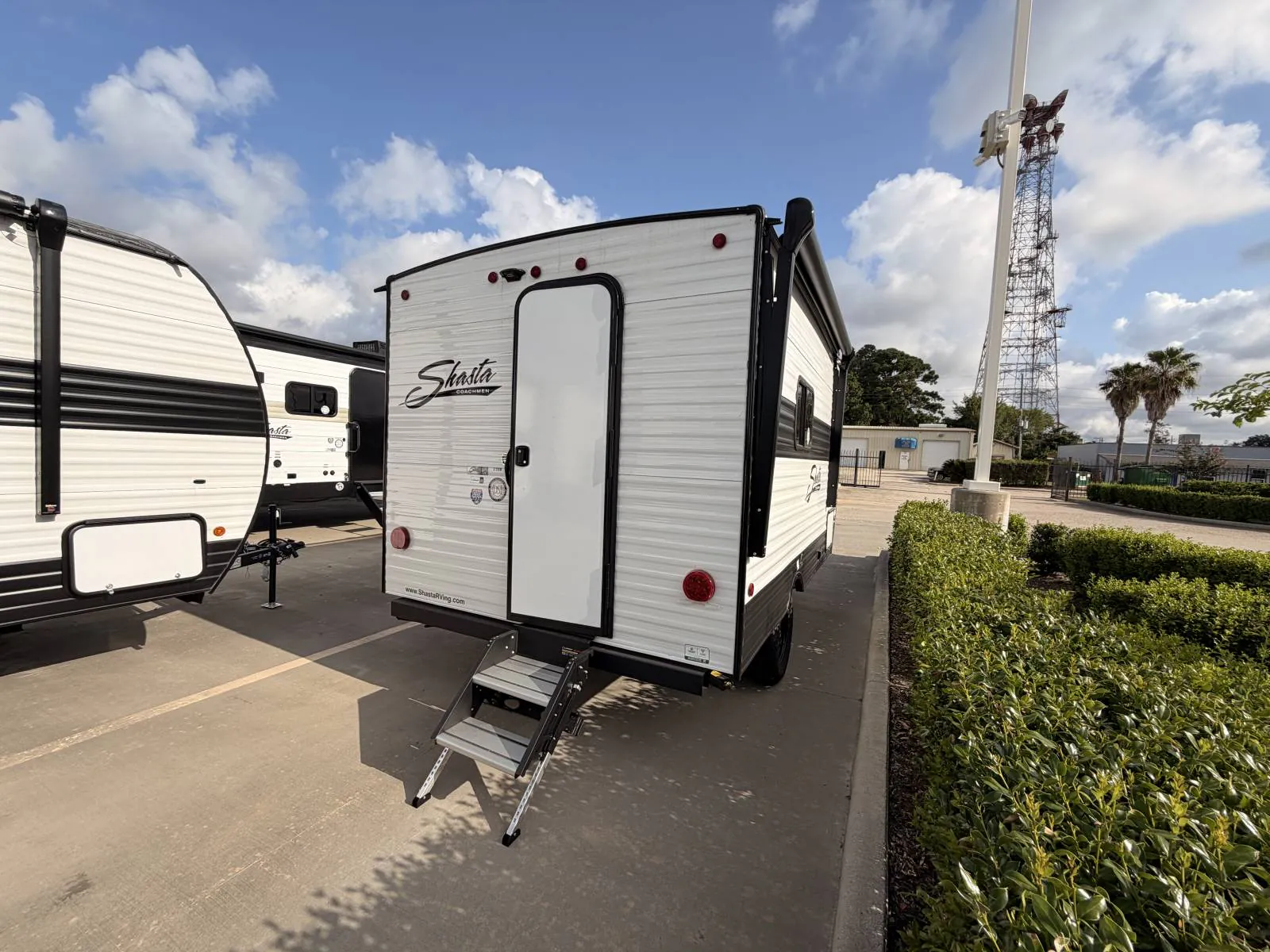 2026 Coachmen Shasta Compact 17DB - Photo 4