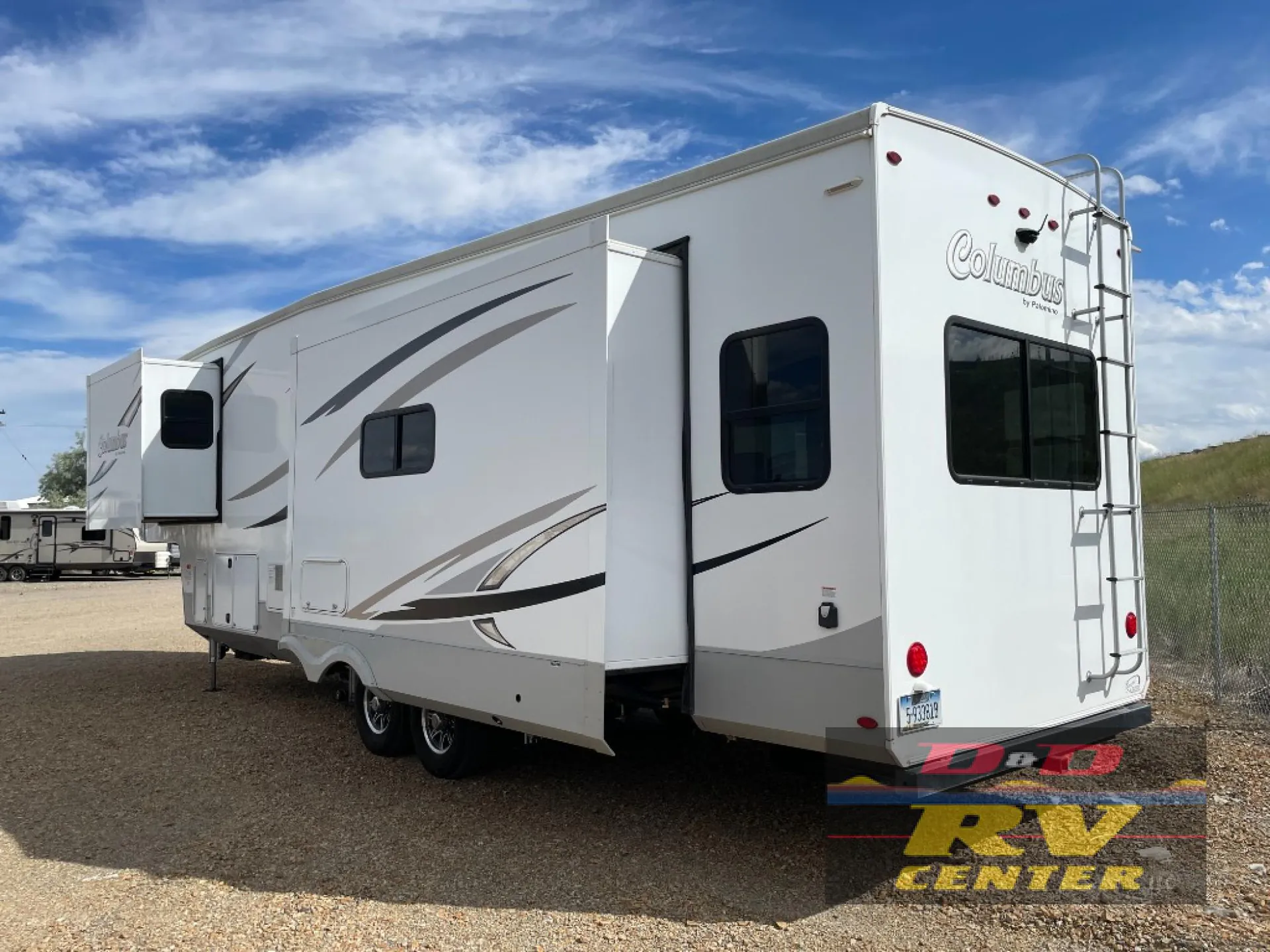 2021 Palomino Columbus 329DVC dealer photo 5 from D&D RV Center