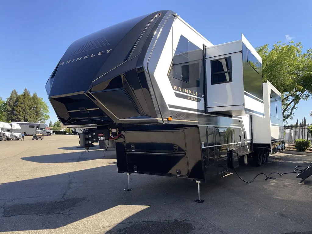 2026 Brinkley Model G 4150, Photos photo 2