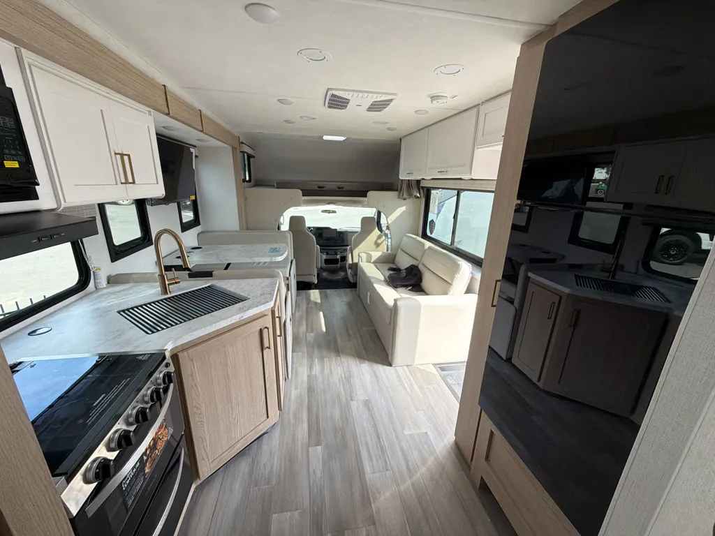 2027 Thor Motor Coach Freedom Elite 31FE, Photos photo 2