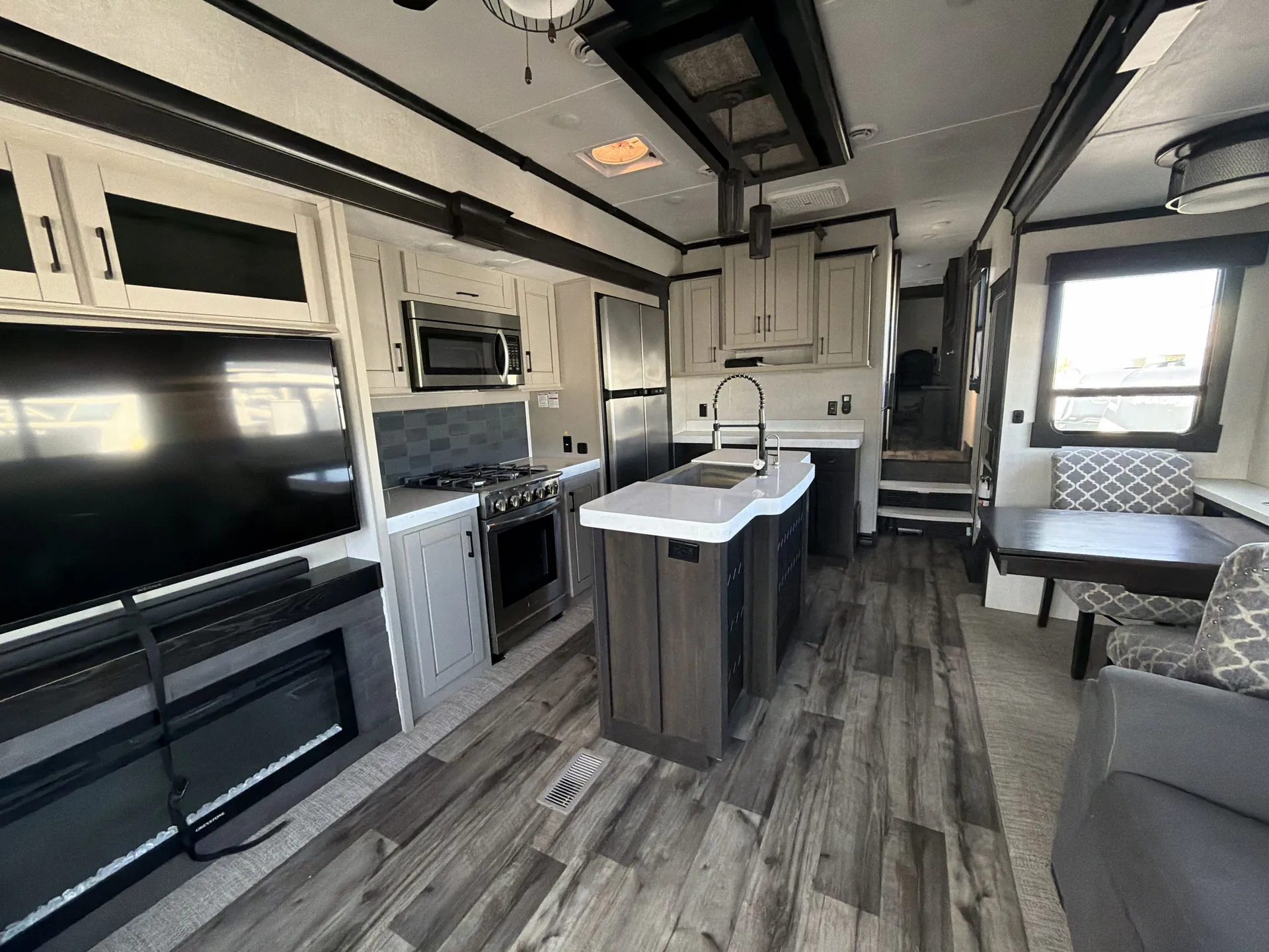 2022 CrossRoads Redwood RW3401RL — living area main