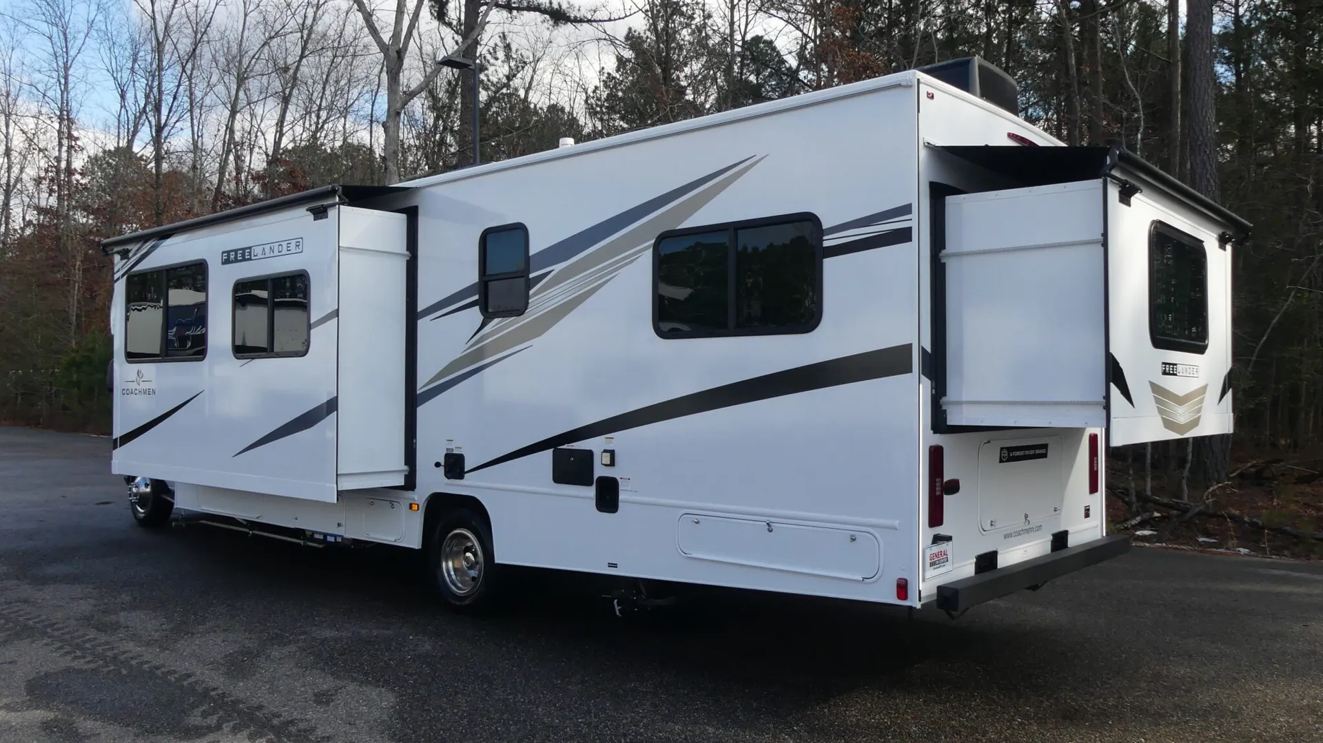 2026 Coachmen Freelander 30RS - Photo 4