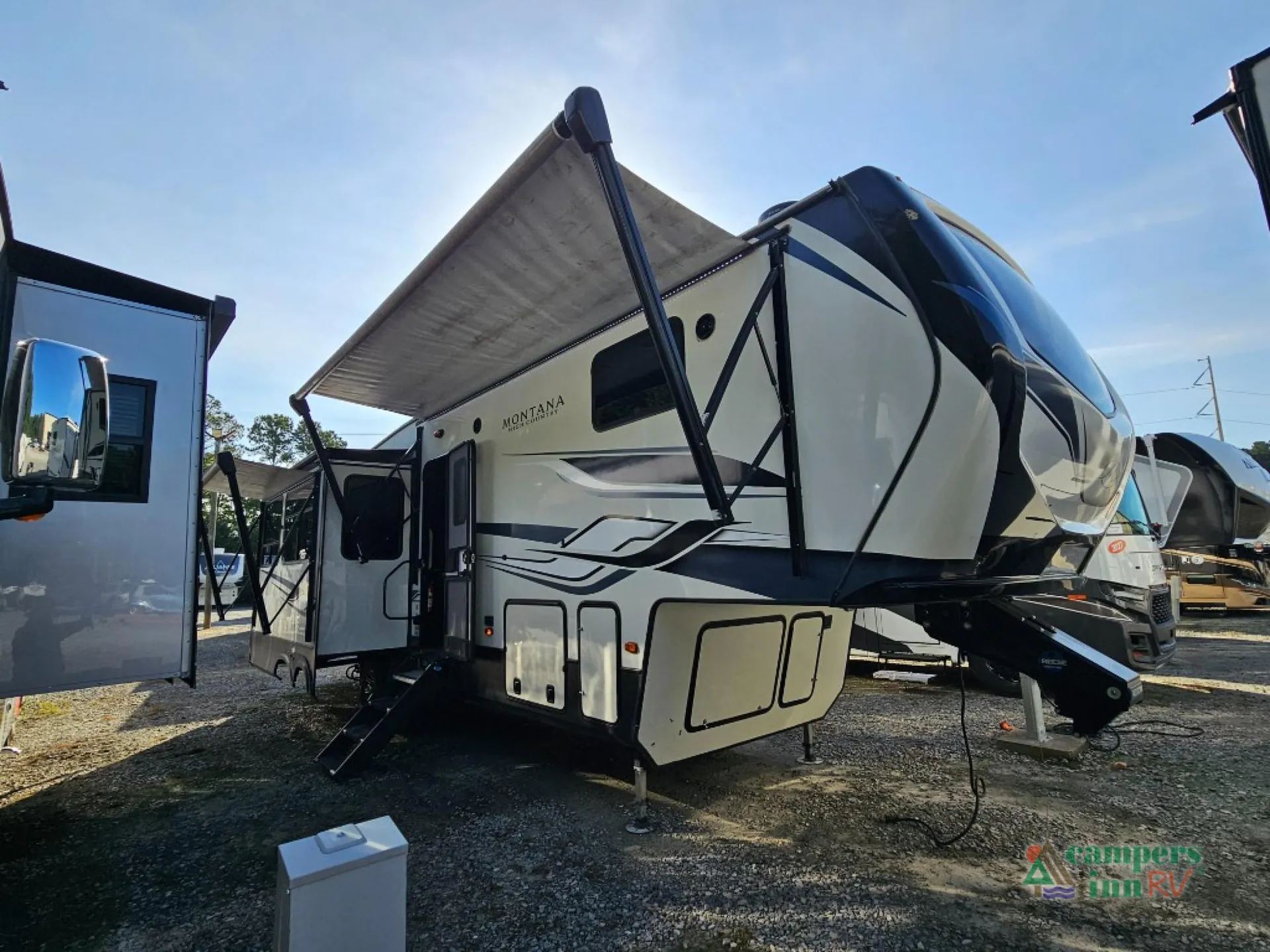 2022 Keystone Montana High Country 295RL - Photo 2