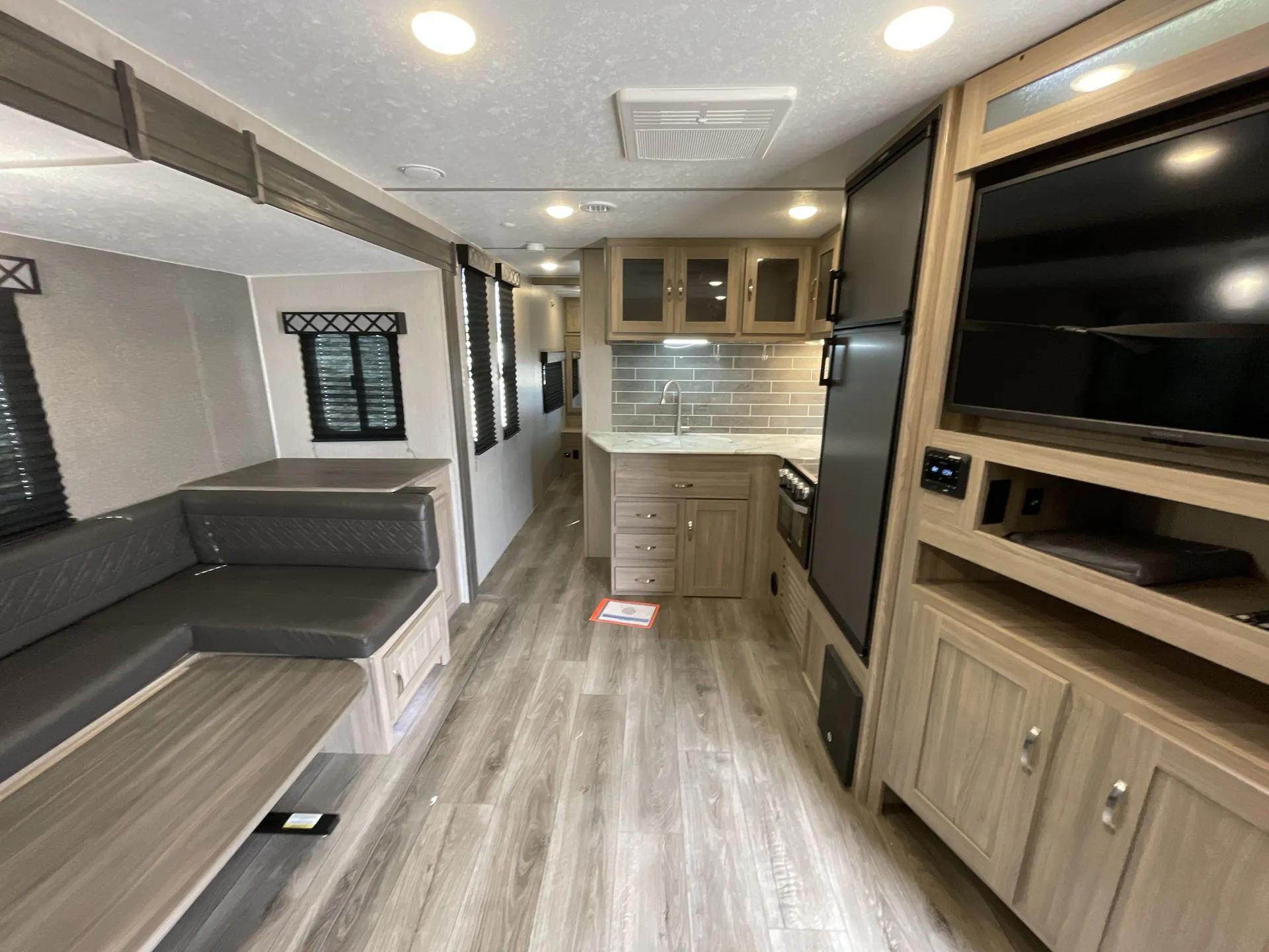 2021 Coachmen Freedom Express Liberty Edition 279 RLDSLE — living area main