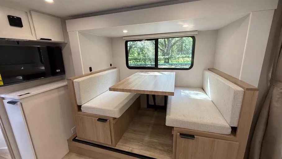 2027 Winnebago Micro Minnie 2108DS, Photos photo 12