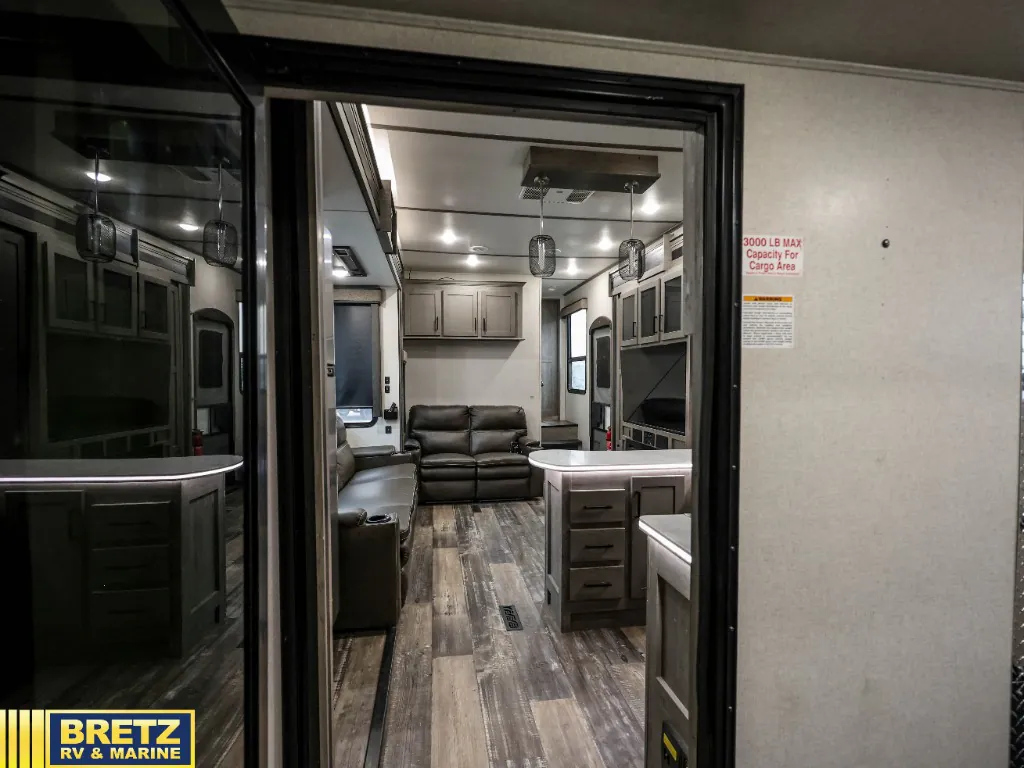 2021 Keystone Raptor 423, Photos photo 10