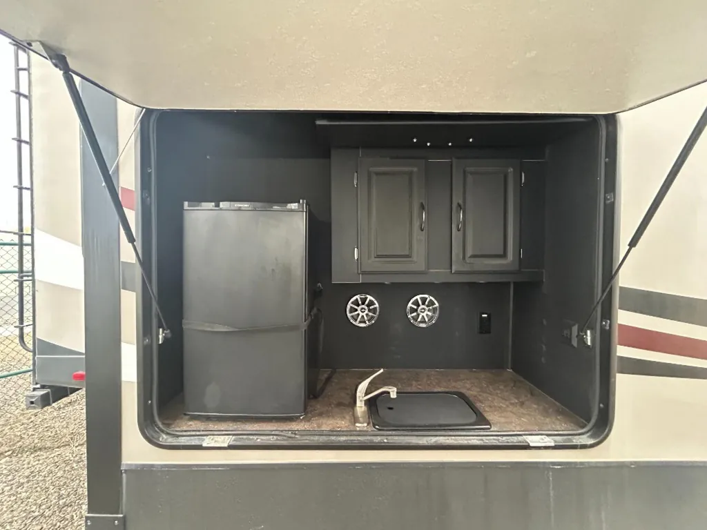 2014 Forest River Sandpiper 356RL, Photos photo 11