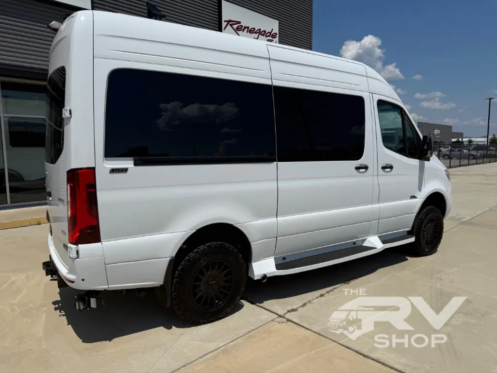 2025 Midwest Automotive Designs Luxe Cruiser D4, Photos photo 18