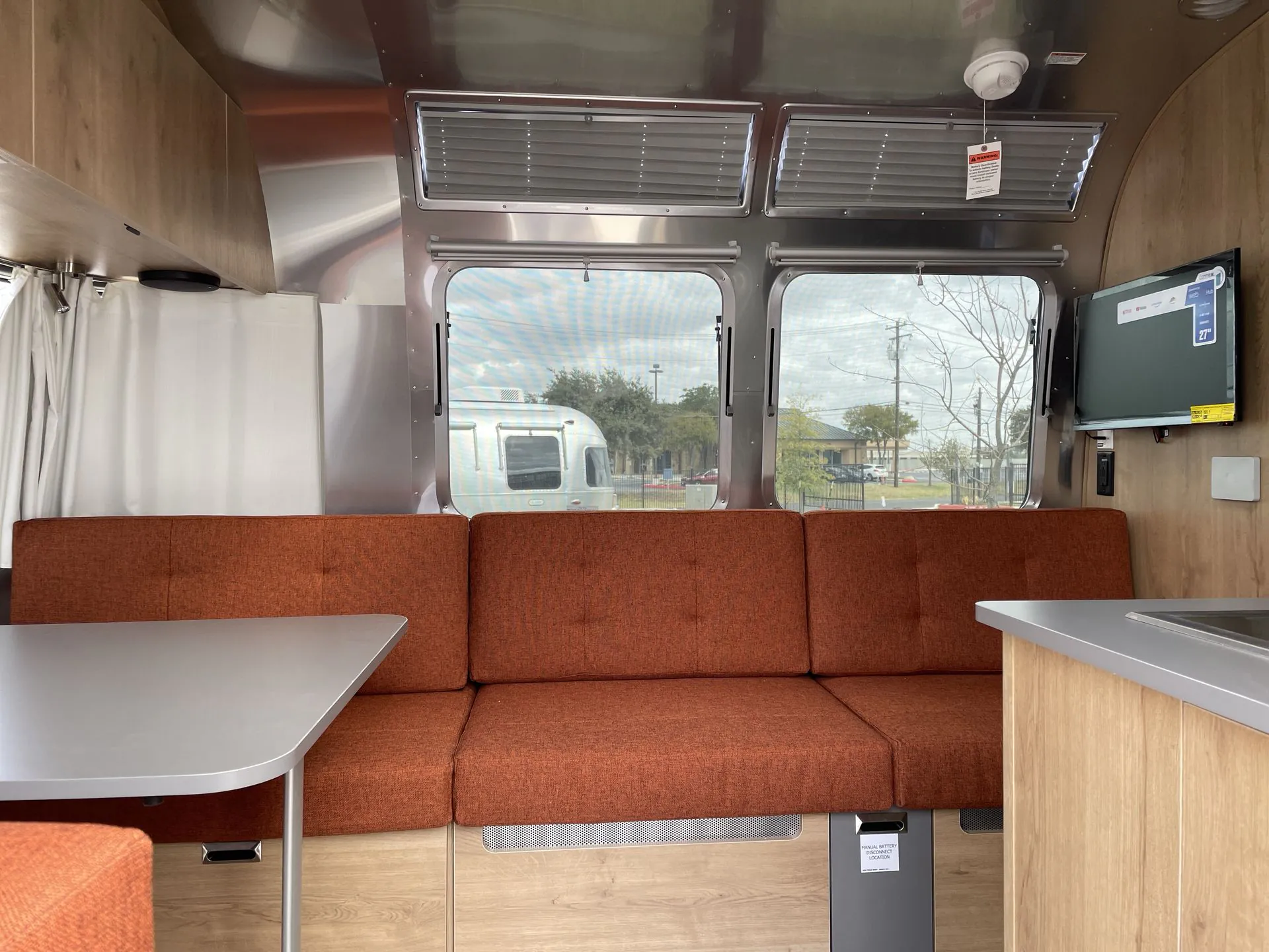 2025 Airstream Trade Wind 25FB - Photo 2
