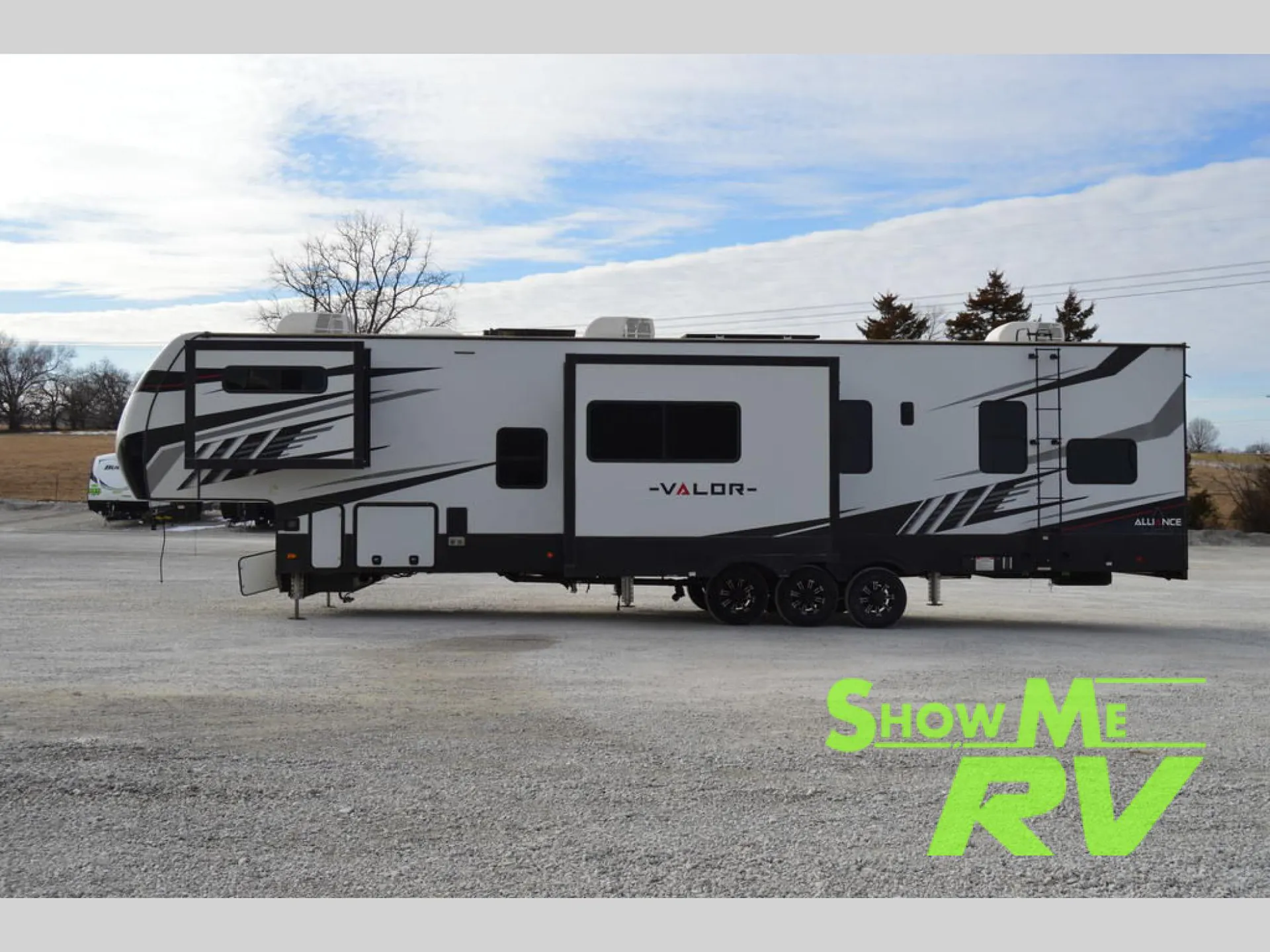 2021 Alliance RV Valor 40V13 - Photo 3