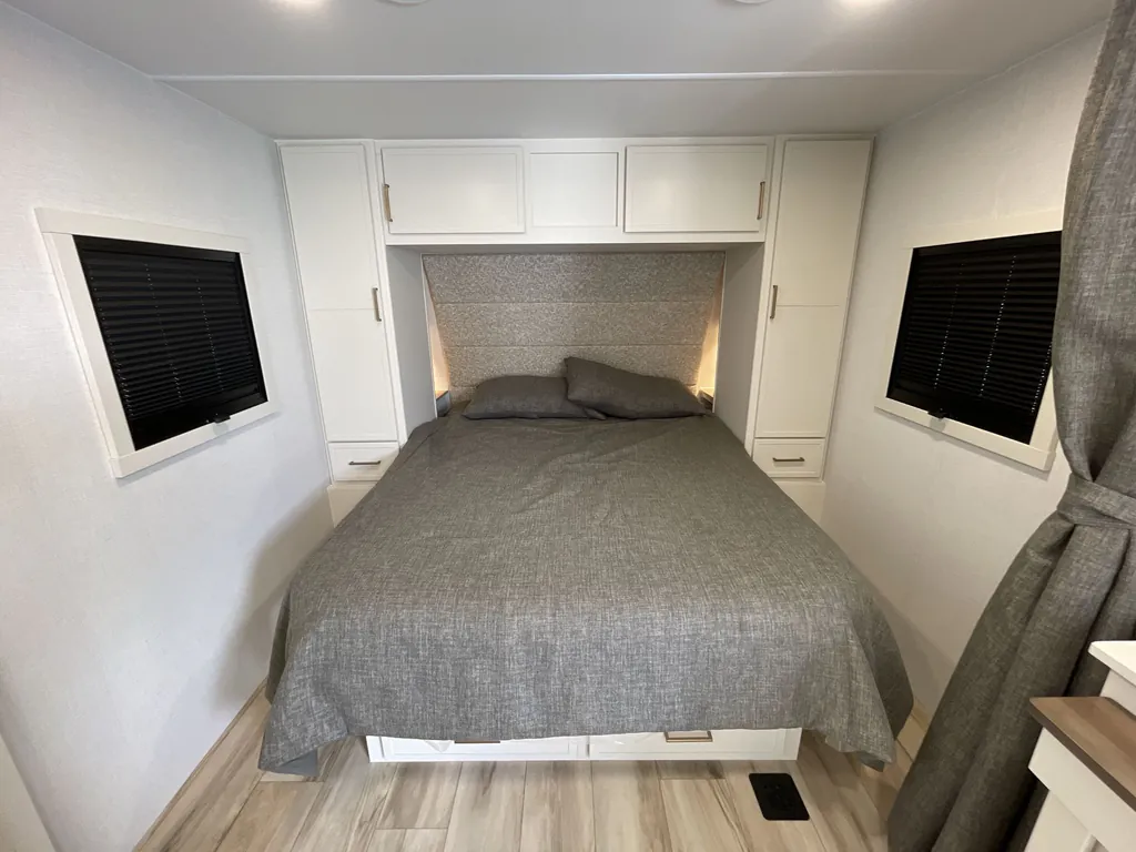 2026 Brinkley Model Ix 23X, Photos photo 8