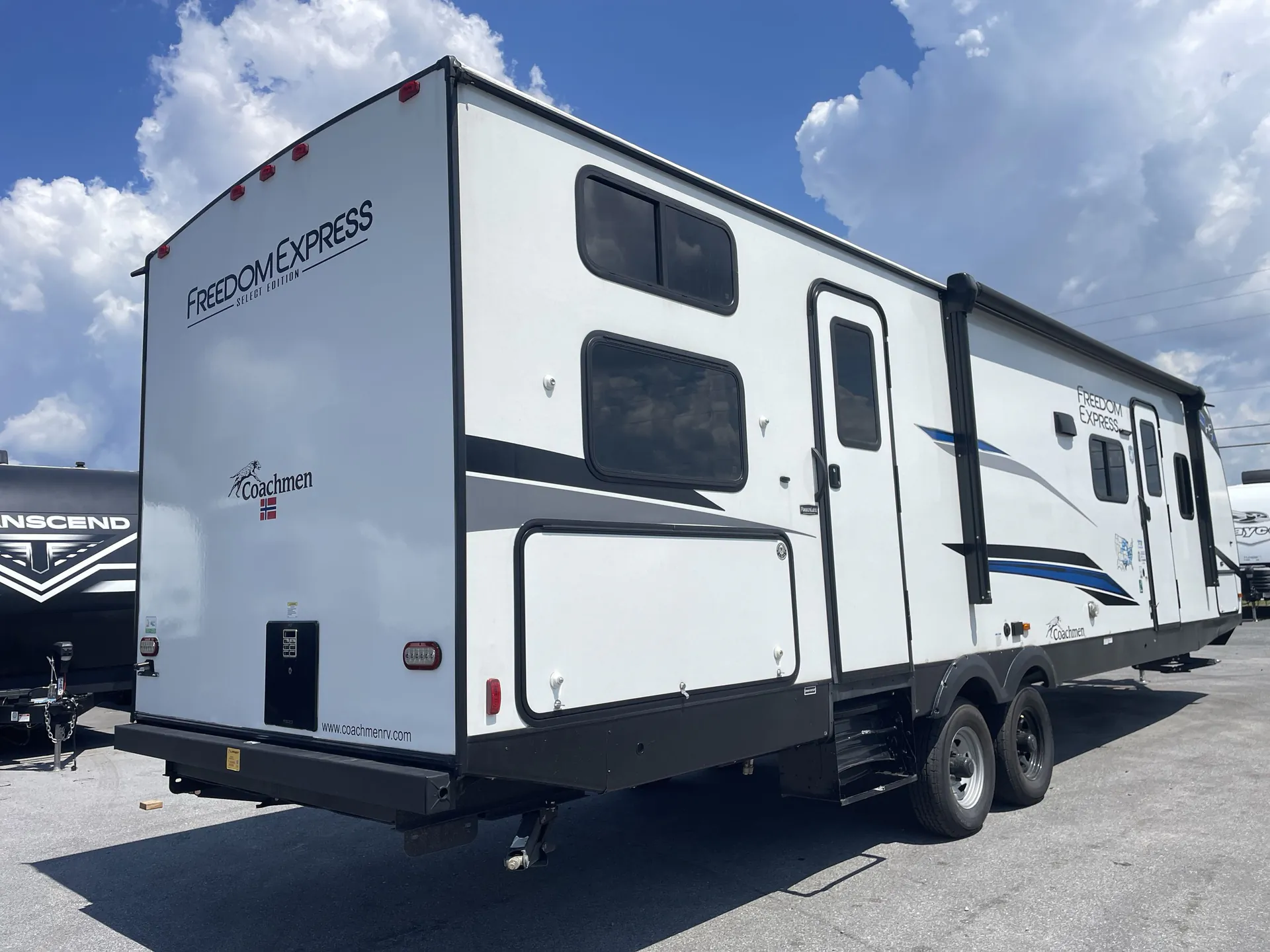 2024 Coachmen Freedom Express Select 31SE — cabinet