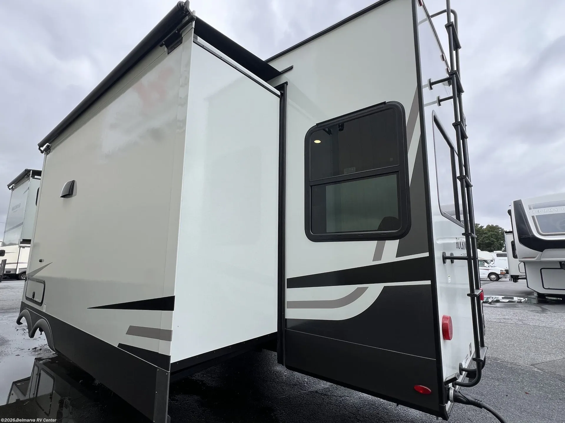 2027 Forest River Rockwood Signature 332SRL - Photo 3