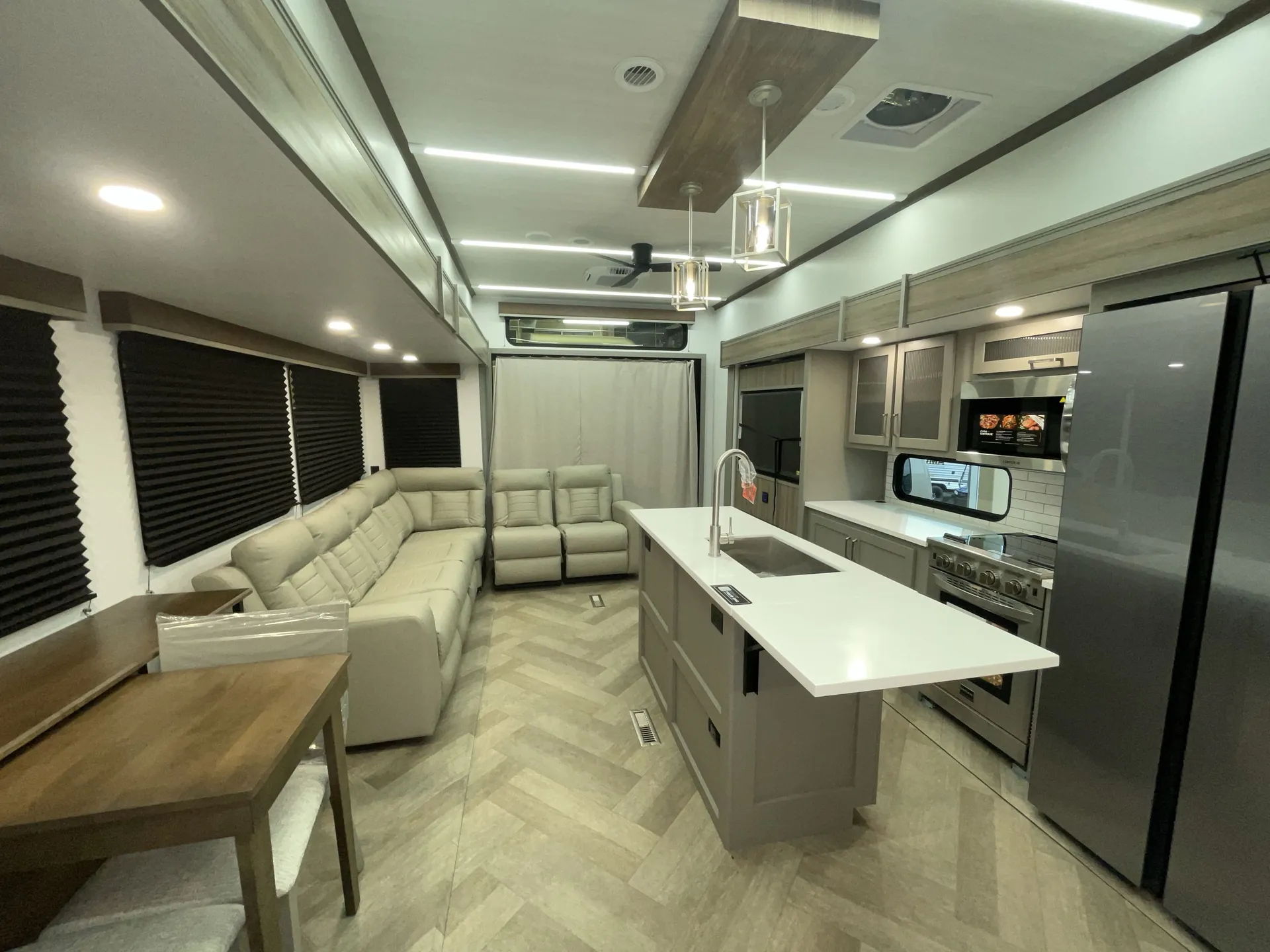 2027 Keystone Sprinter 3640RLP — living area main