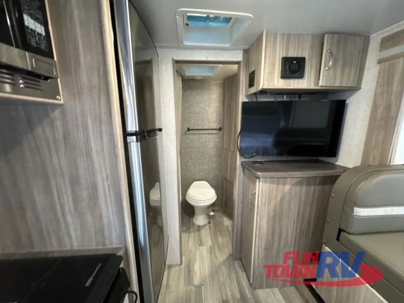 2022 Winnebago Micro Minnie 2108TB - Photo 3