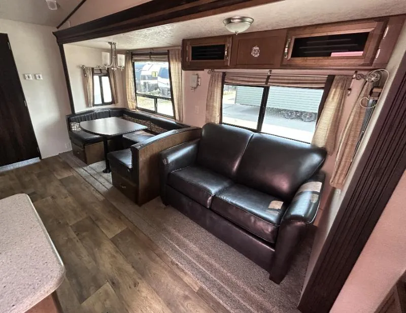 2018 Forest River Salem Villa 426-2B dealer photo 3 from Kunes RV