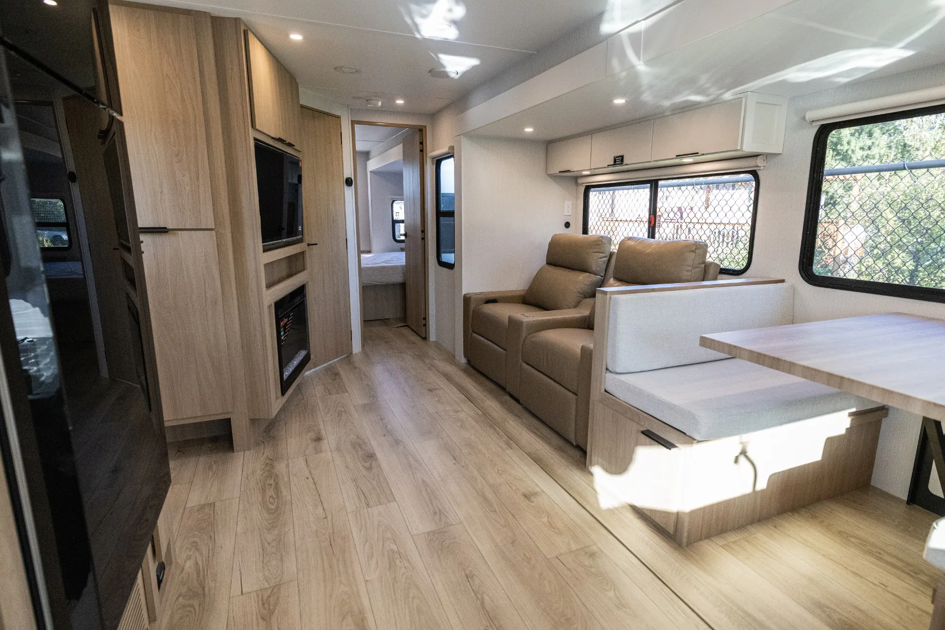 2026 Winnebago Thrive 26FKD - Photo 3