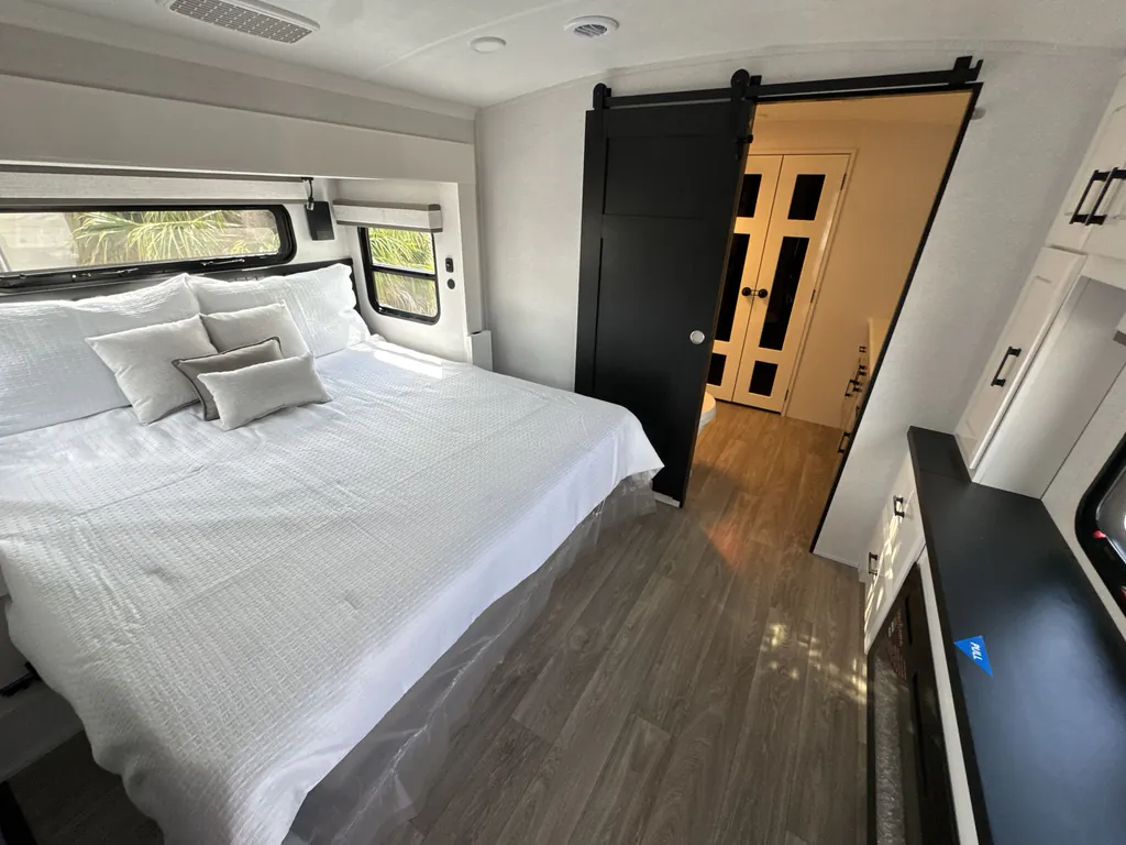 2027 Jayco Pinnacle 36FBTS, Photos photo 21