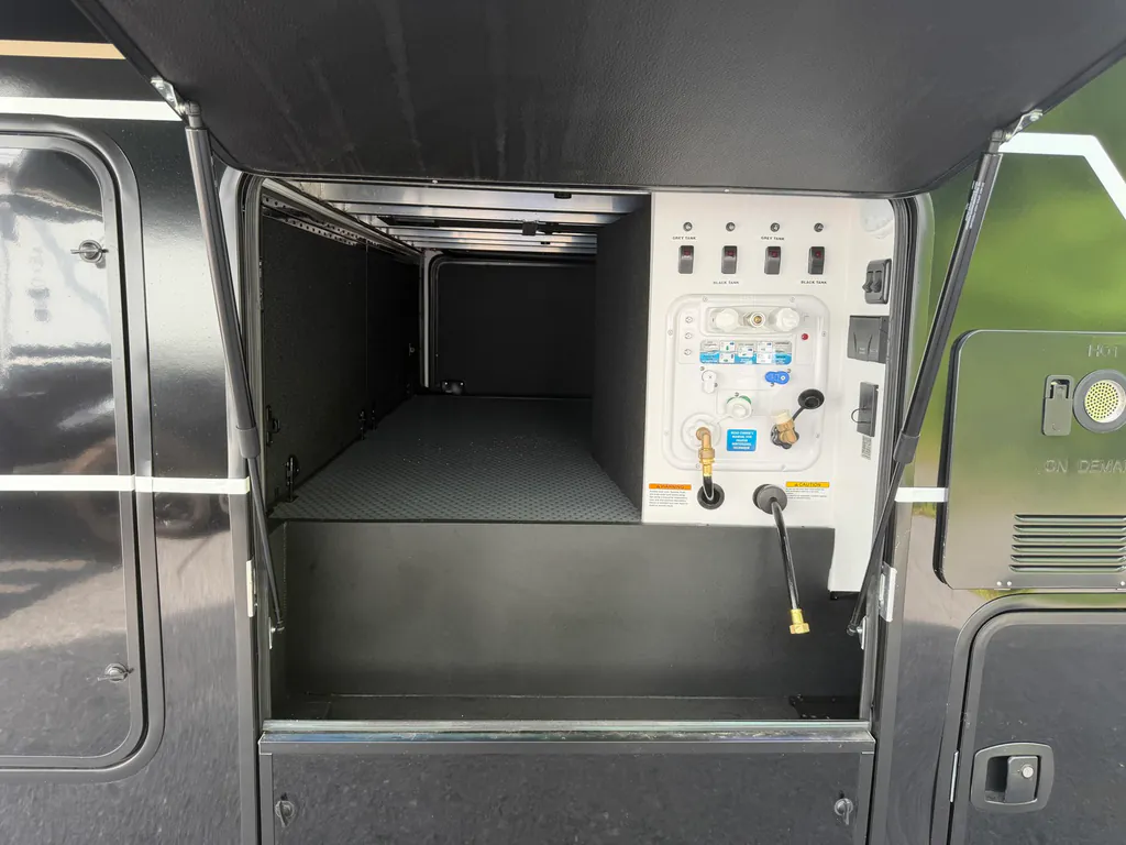 2026 Brinkley Model G 3520, Photos photo 6