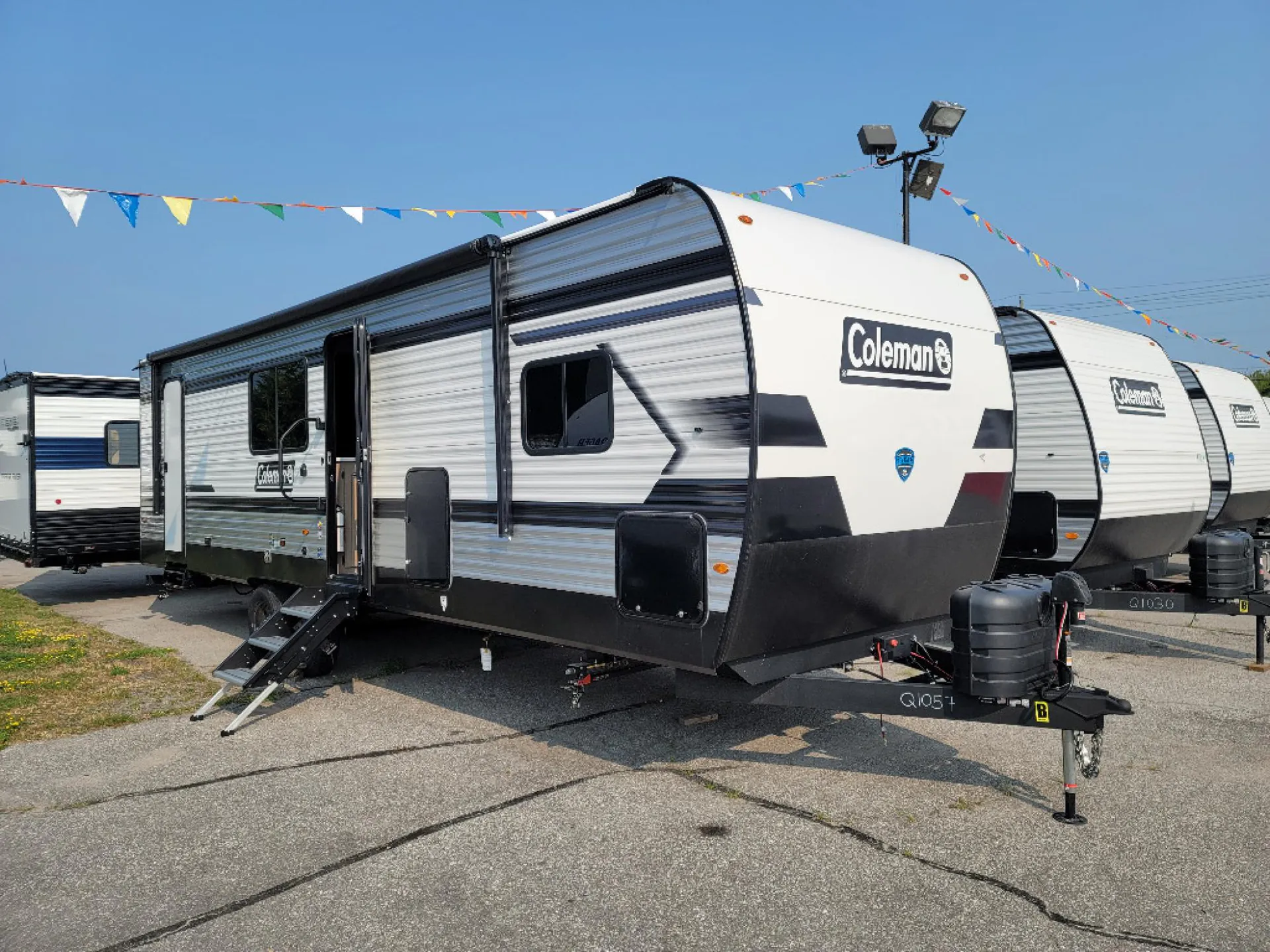 2025 Keystone Coleman Lantern 28BHS dealer photo 1 from Quinte RV Centre