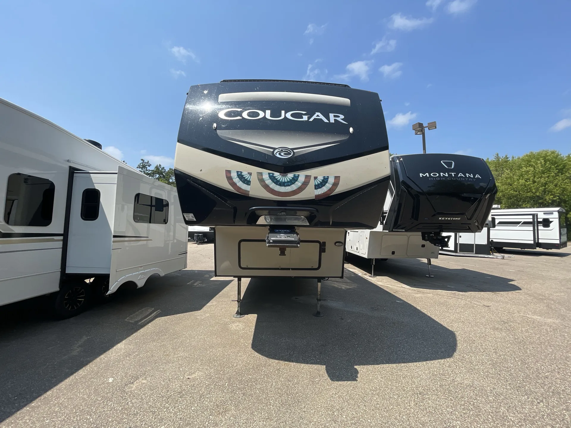 2019 Keystone Cougar 315RLS — front