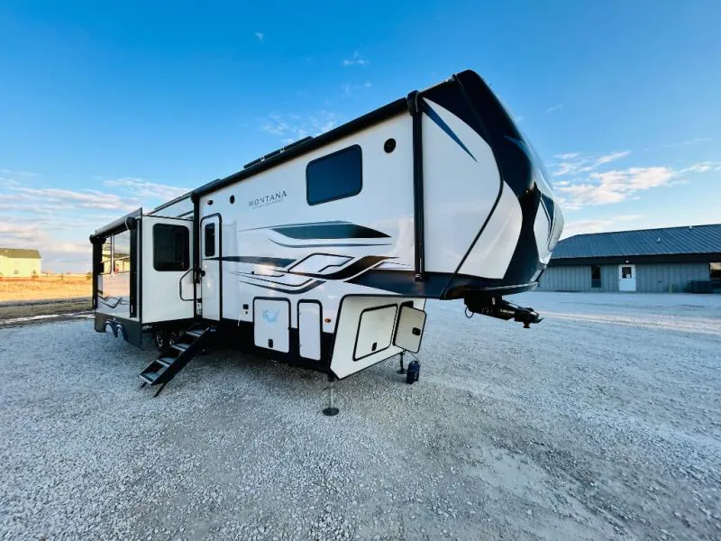 2023 Keystone Montana High Country 351BH - Photo 2
