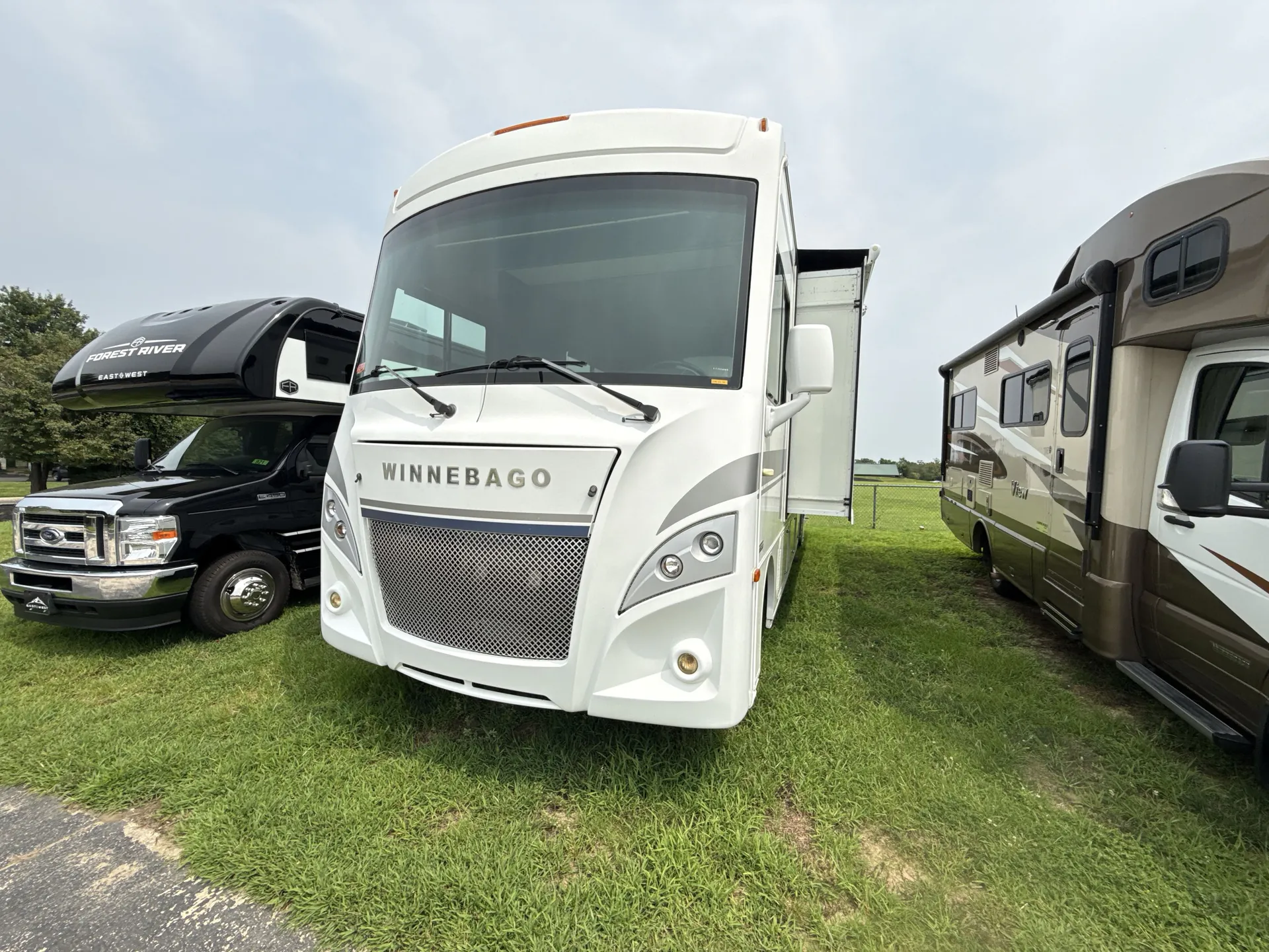 2019 Winnebago Intent 29L - Photo 2
