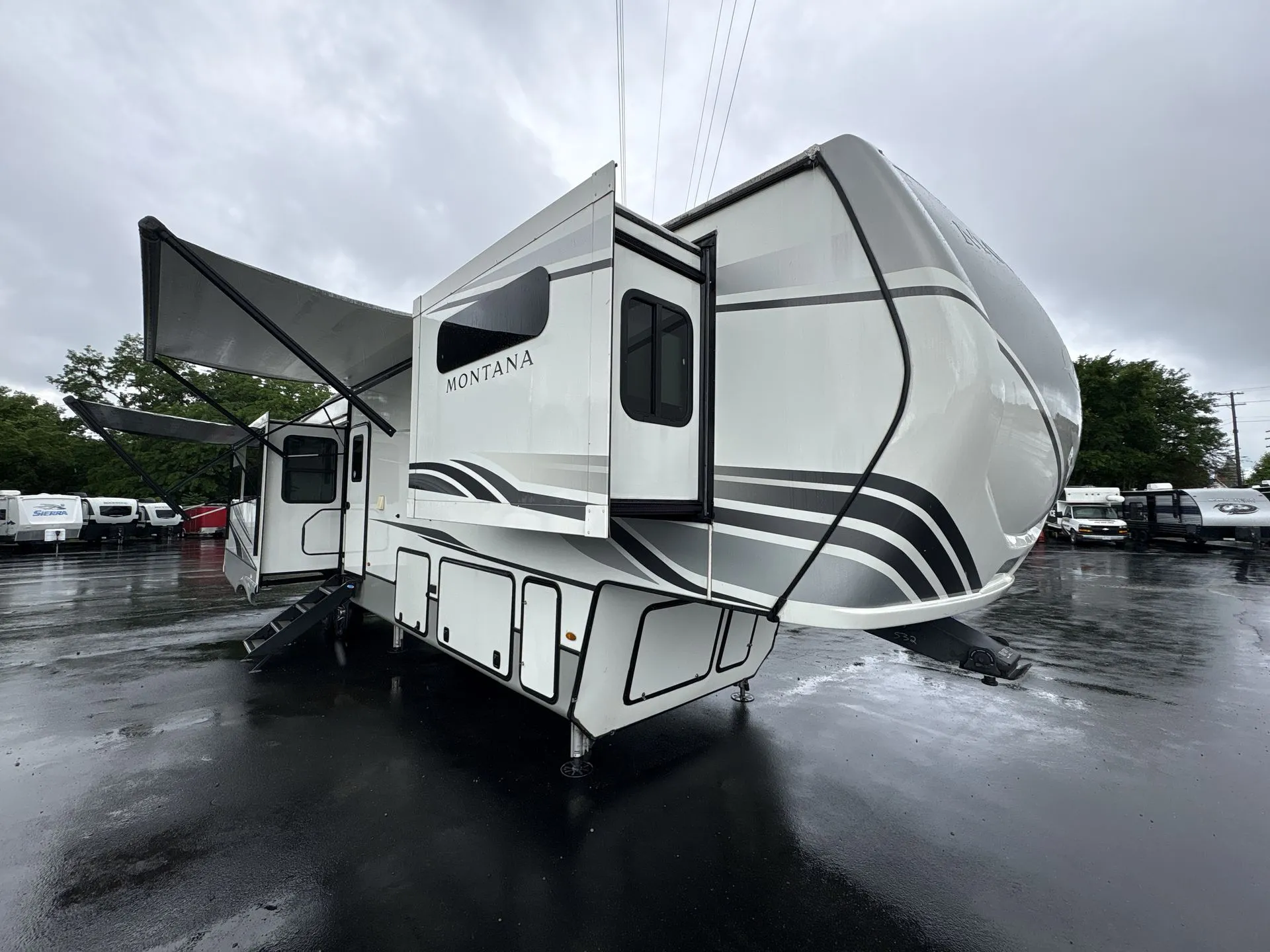 2022 Keystone Montana 3781RL - Photo 2
