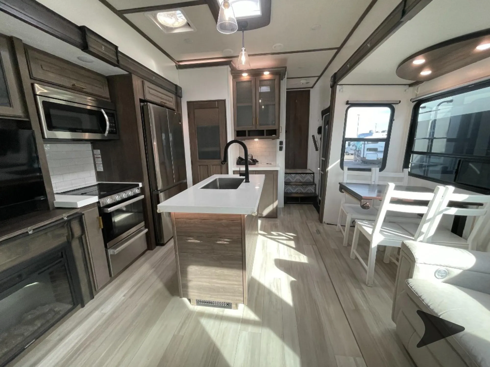2022 Grand Design Solitude S-Class 3950BH - Photo 4