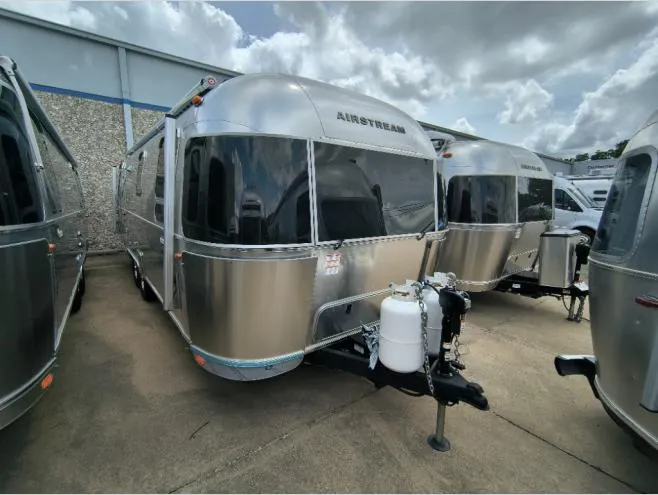 2026 Airstream International 27FB - Photo 3