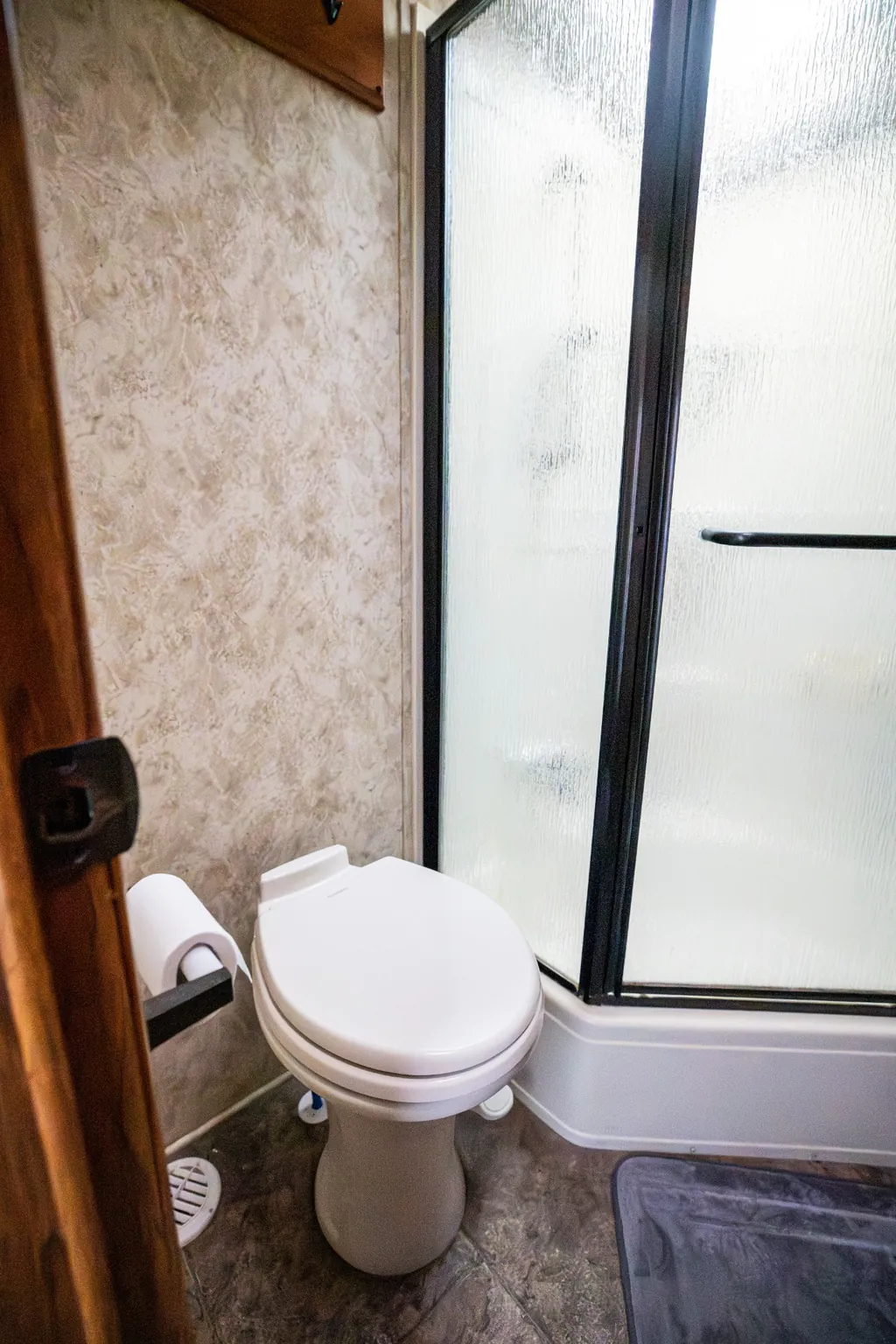 2011 Keystone Montana 3100RL, Photos photo 20