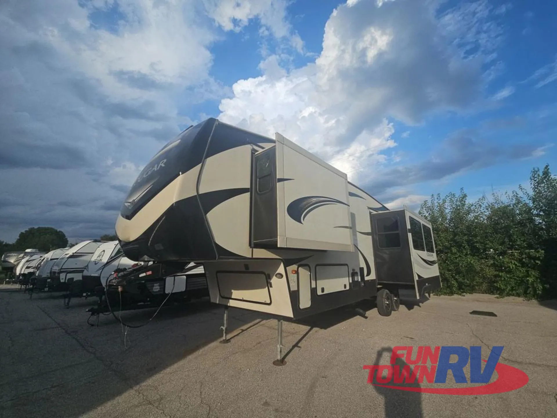 2019 Keystone Cougar 310RLS - Photo 4