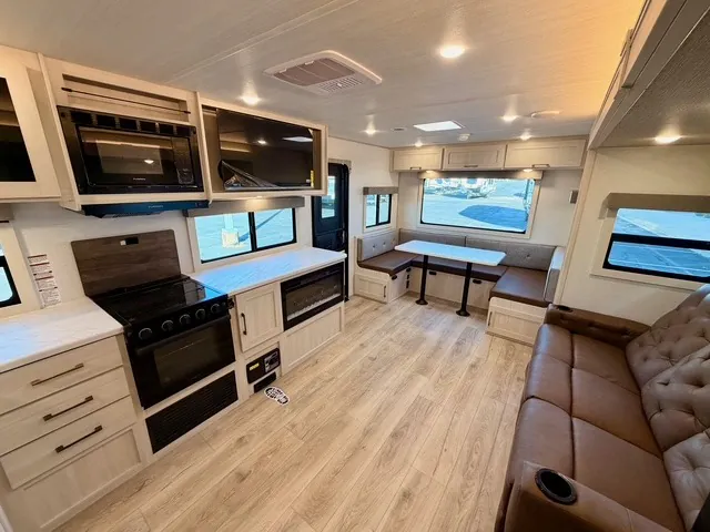 2027 Forest River Grand Surveyor 253RLS, Photos photo 22