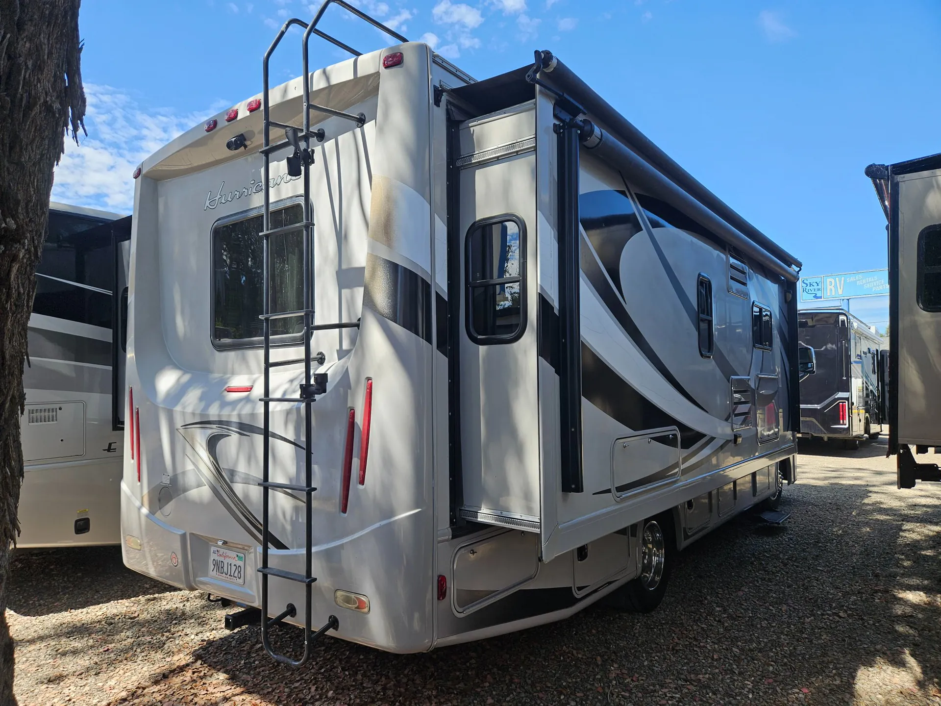2014 Thor Motor Coach Hurricane 27K - Photo 3