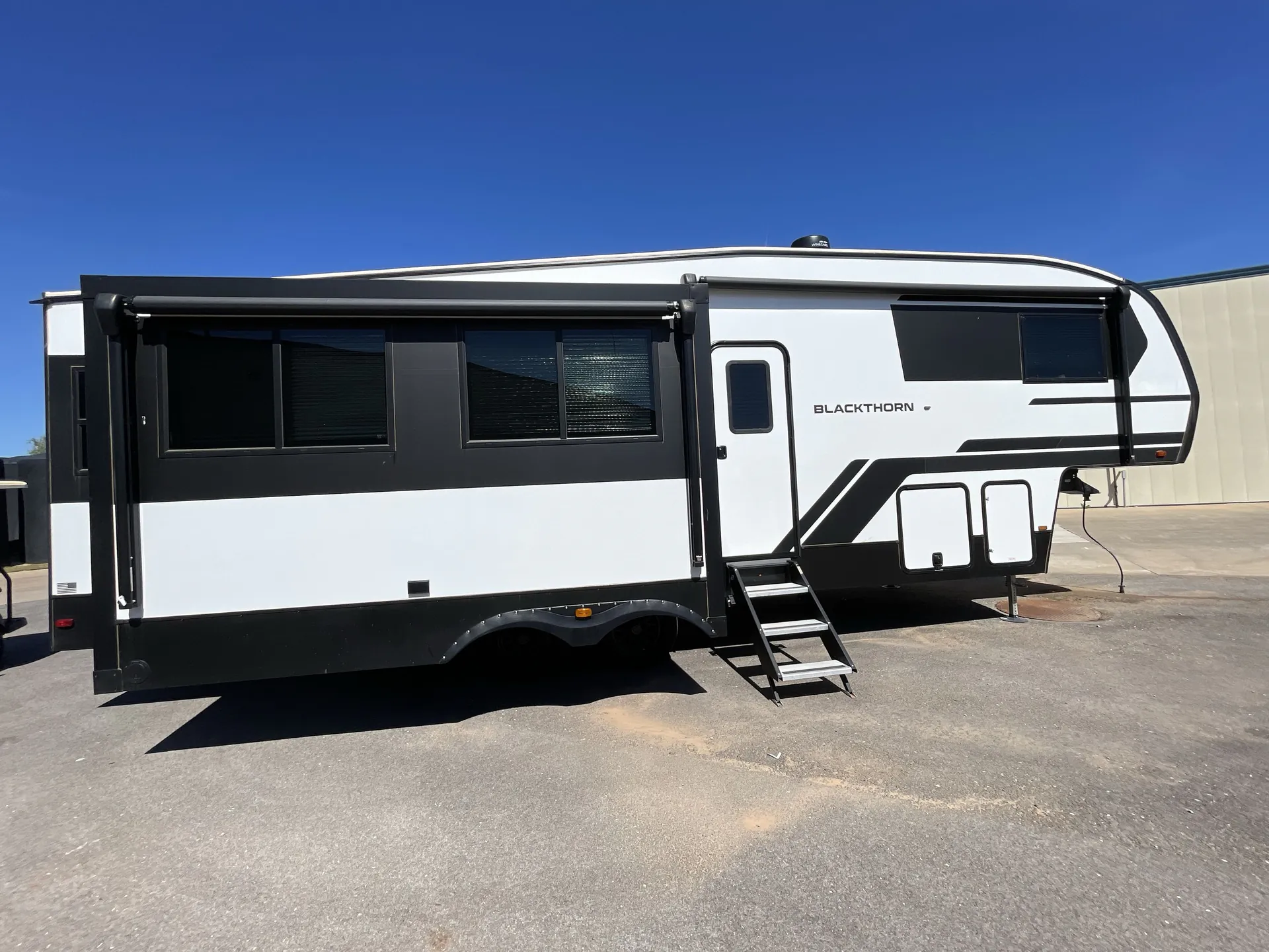 2025 East to West Blackthorn 28RL dealer photo 5 from Camping World