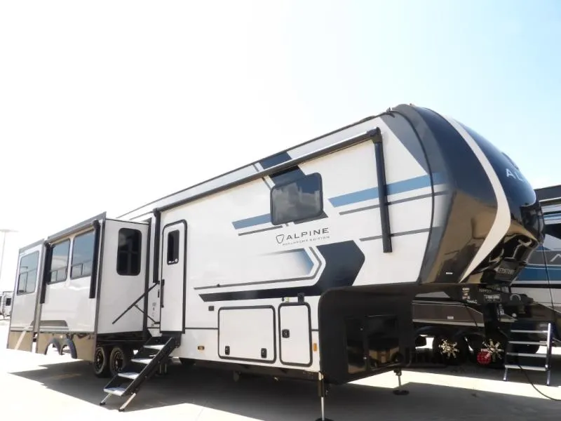 2026 Keystone Alpine Avalanche Edition 366LS - Photo 2