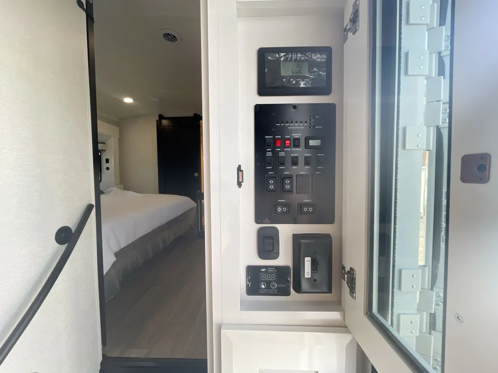 2027 Jayco Pinnacle 36FBTS, Photos photo 22