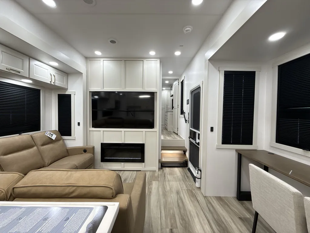 2027 Brinkley Model G 3970, Photos photo 4