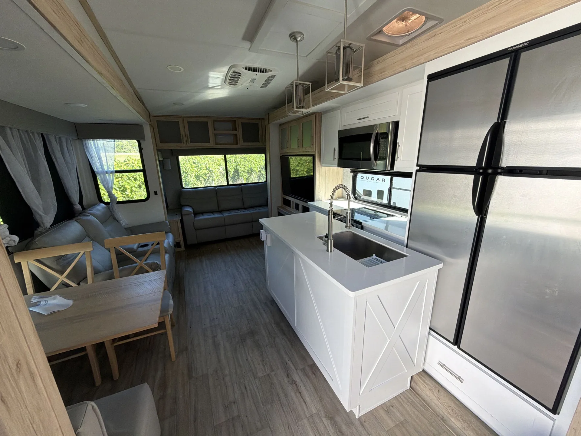 2022 Alliance RV Avenue 32RLS — living area main