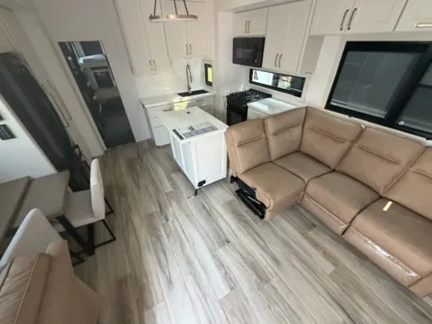 2027 Brinkley Model G 3970, Photos photo 6