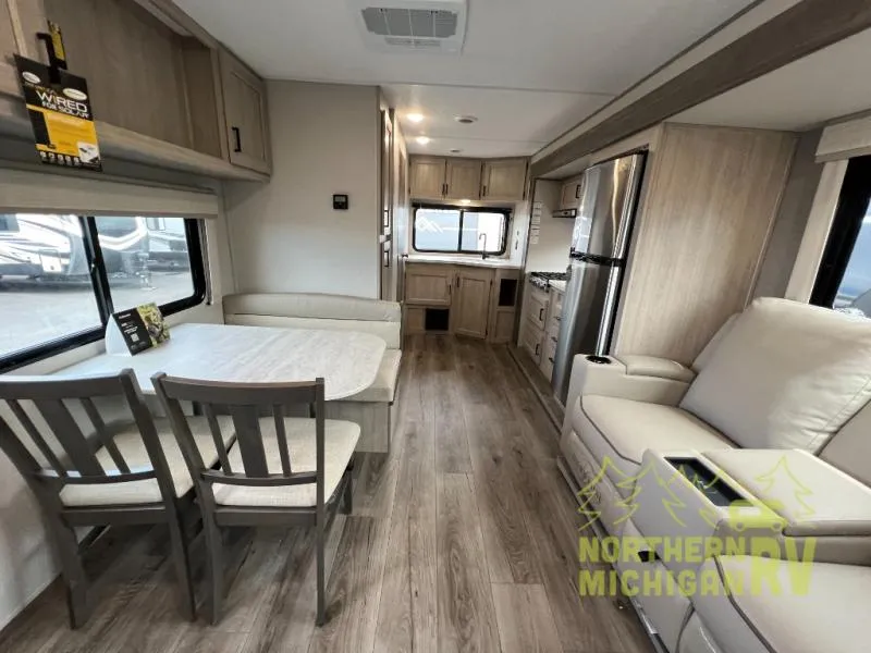 2024 Coachmen Catalina Summit Series 8 221MKE - Photo 4