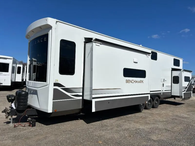 2026 Alliance RV Benchmark 42LFT - Photo 4