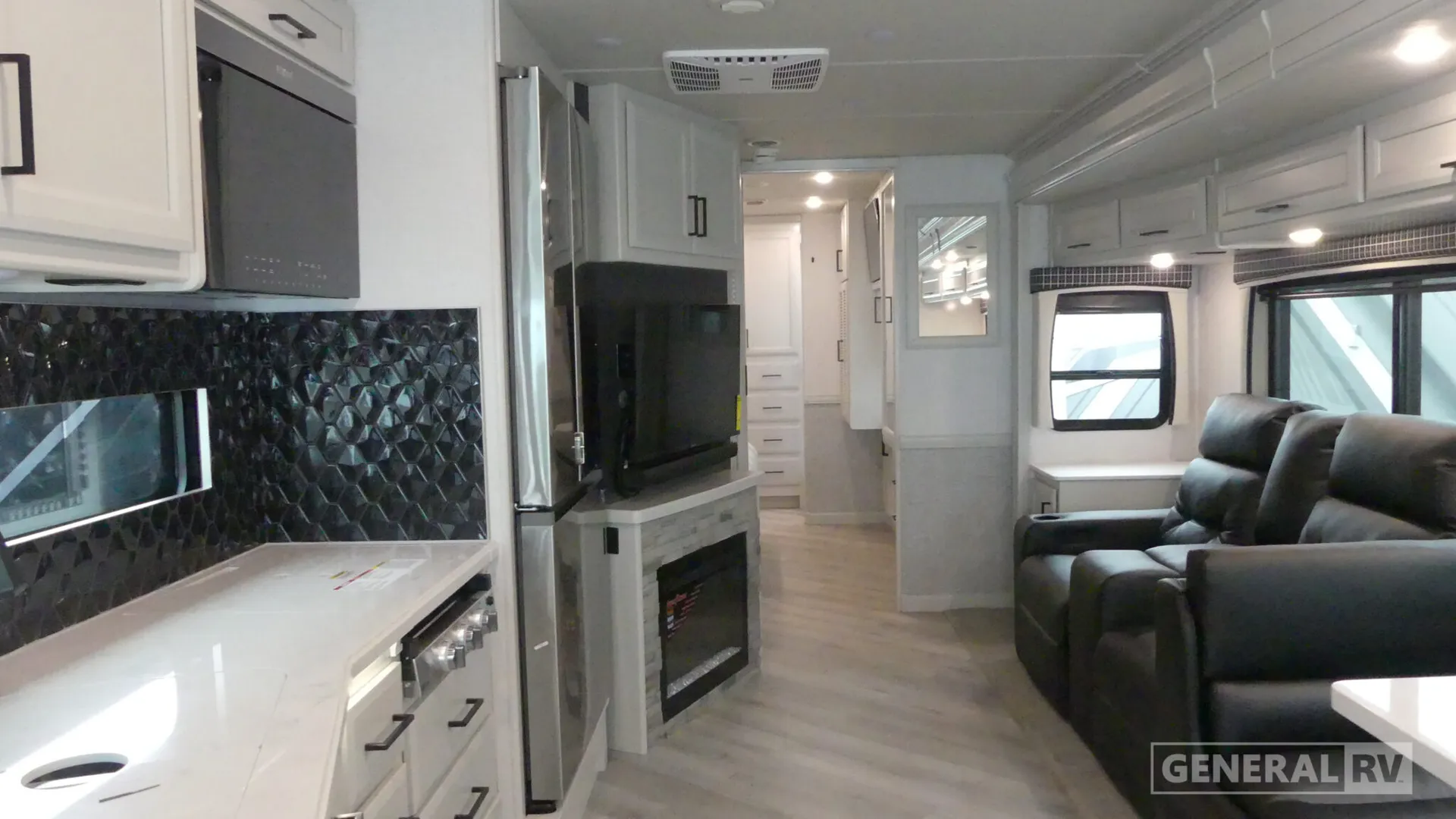 2026 Holiday Rambler Vacationer 35K - Photo 3