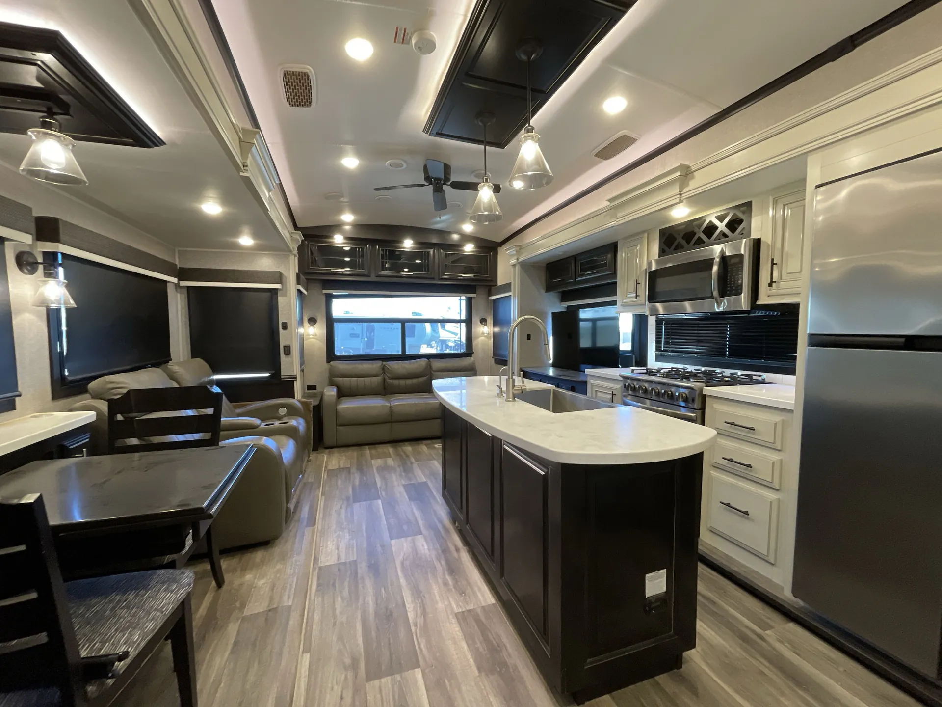 2022 Jayco Pinnacle 32RLTS — living area main