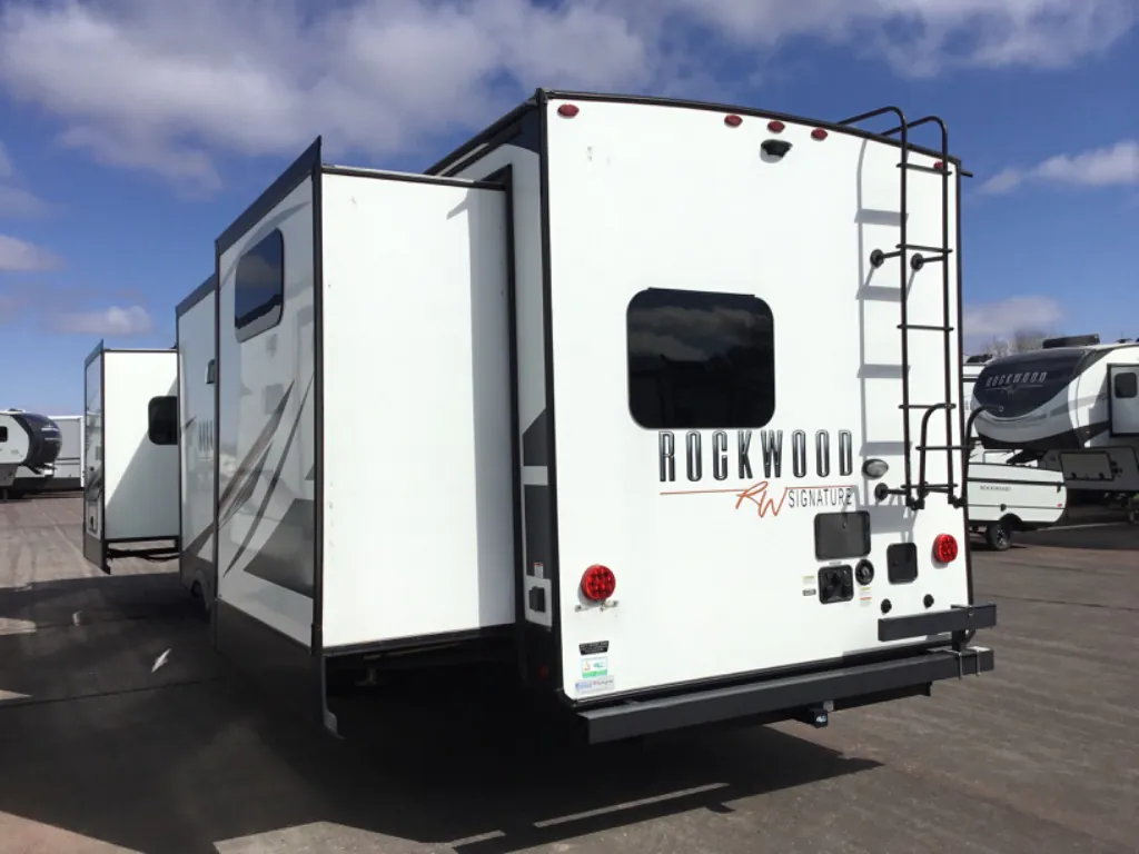 2021 Forest River Rockwood Signature Ultra Lite 8336BH - Photo 4