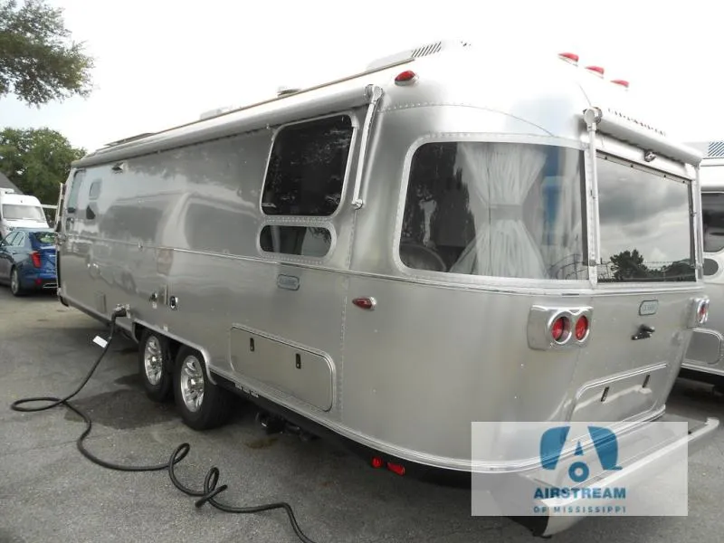 2026 Airstream Classic 28RB - Photo 4