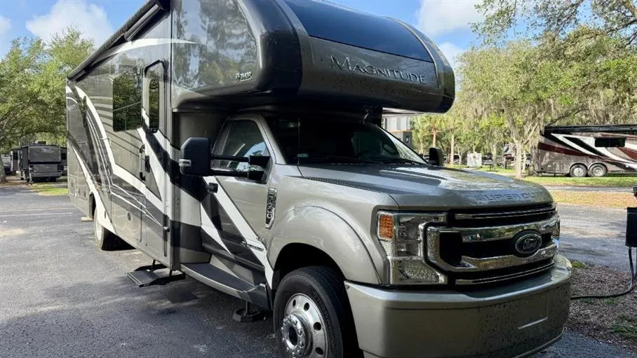 2023 Thor Motor Coach Magnitude SV34 - Photo 2